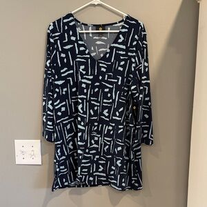 JM Collection Gray and White Top